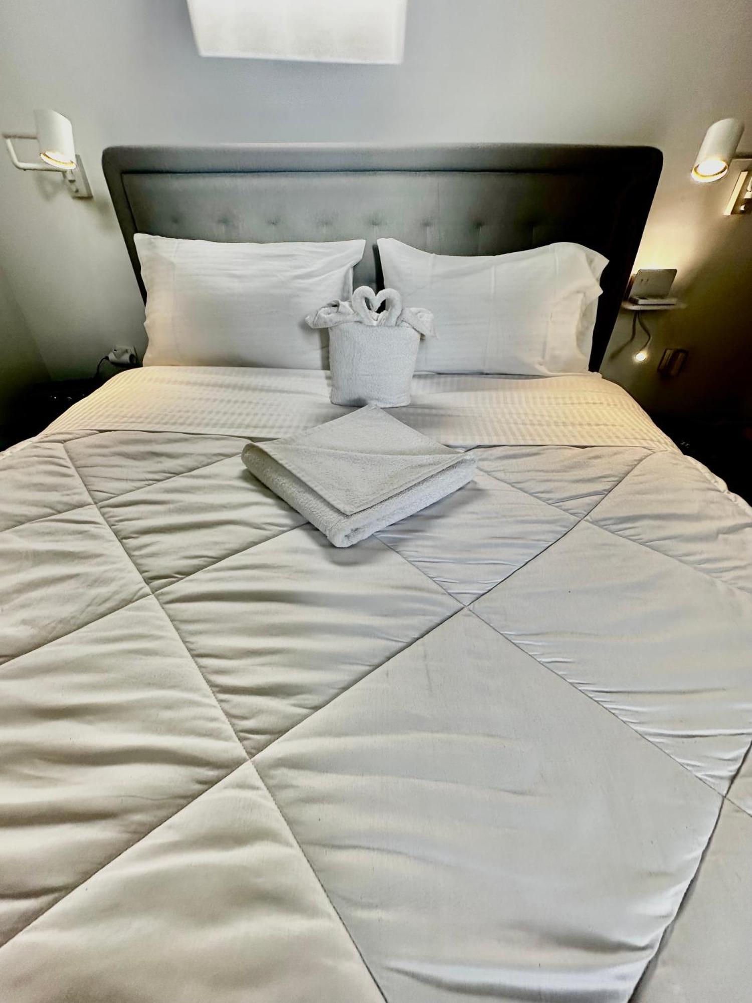 Travelers Luxury Suites, Studios & Apartments Korfu Dış mekan fotoğraf