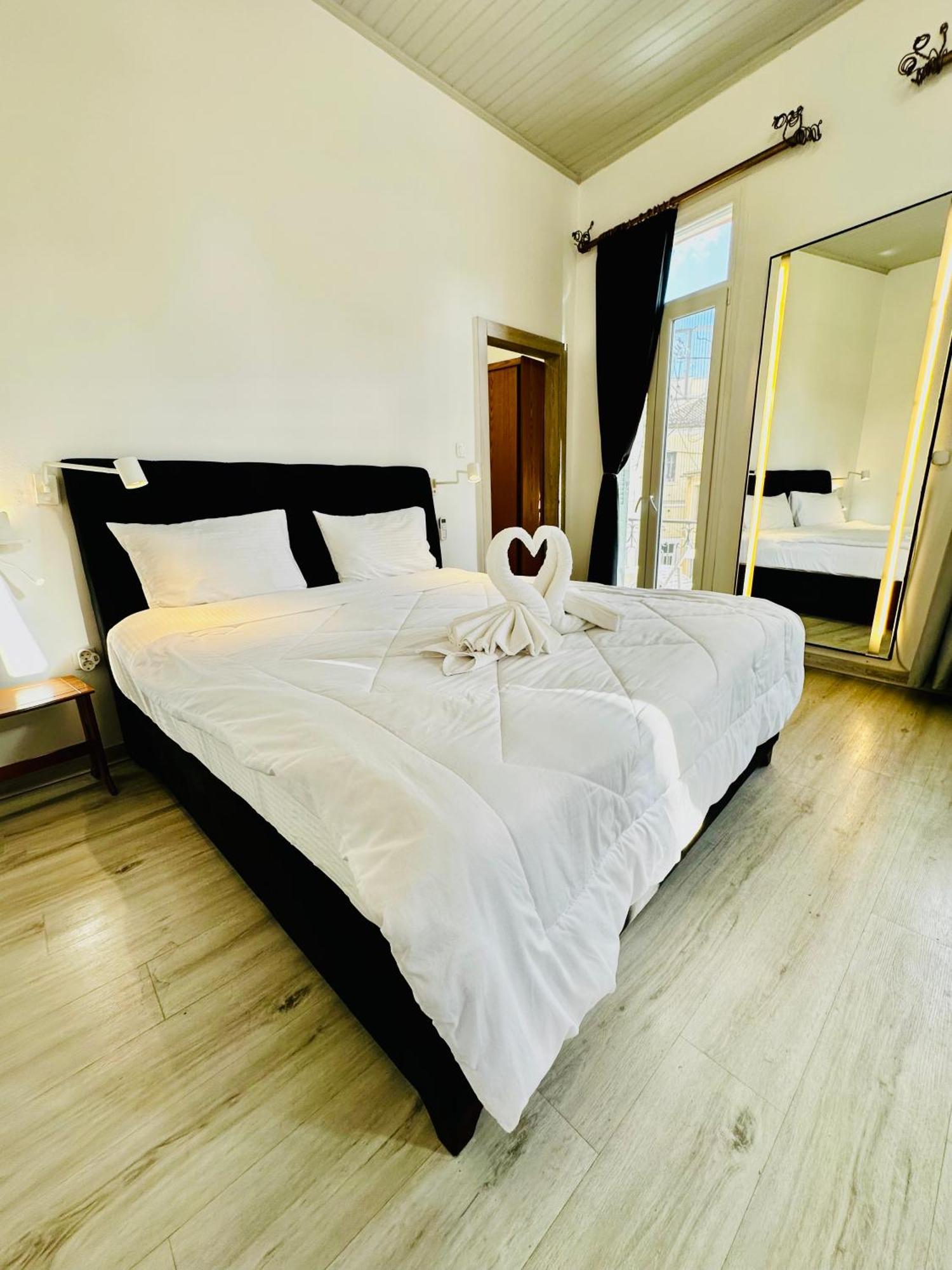 Travelers Luxury Suites, Studios & Apartments Korfu Dış mekan fotoğraf