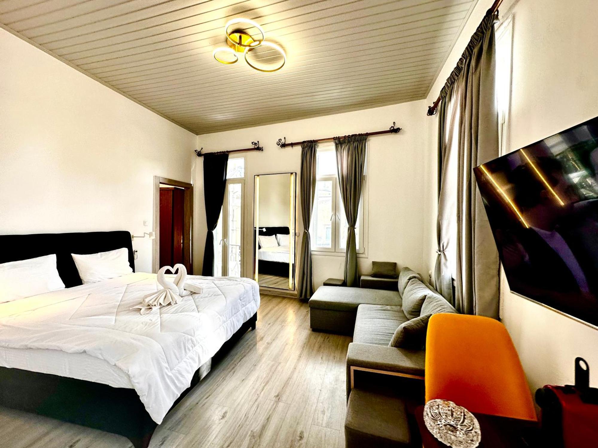 Travelers Luxury Suites, Studios & Apartments Korfu Dış mekan fotoğraf