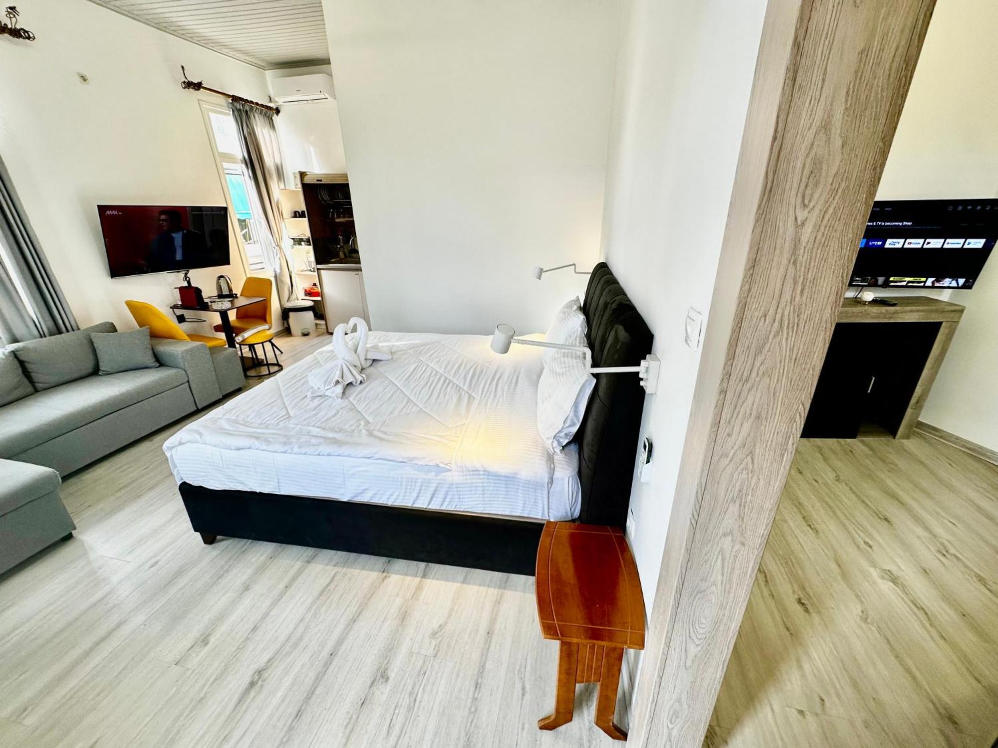 Travelers Luxury Suites, Studios & Apartments Korfu Dış mekan fotoğraf