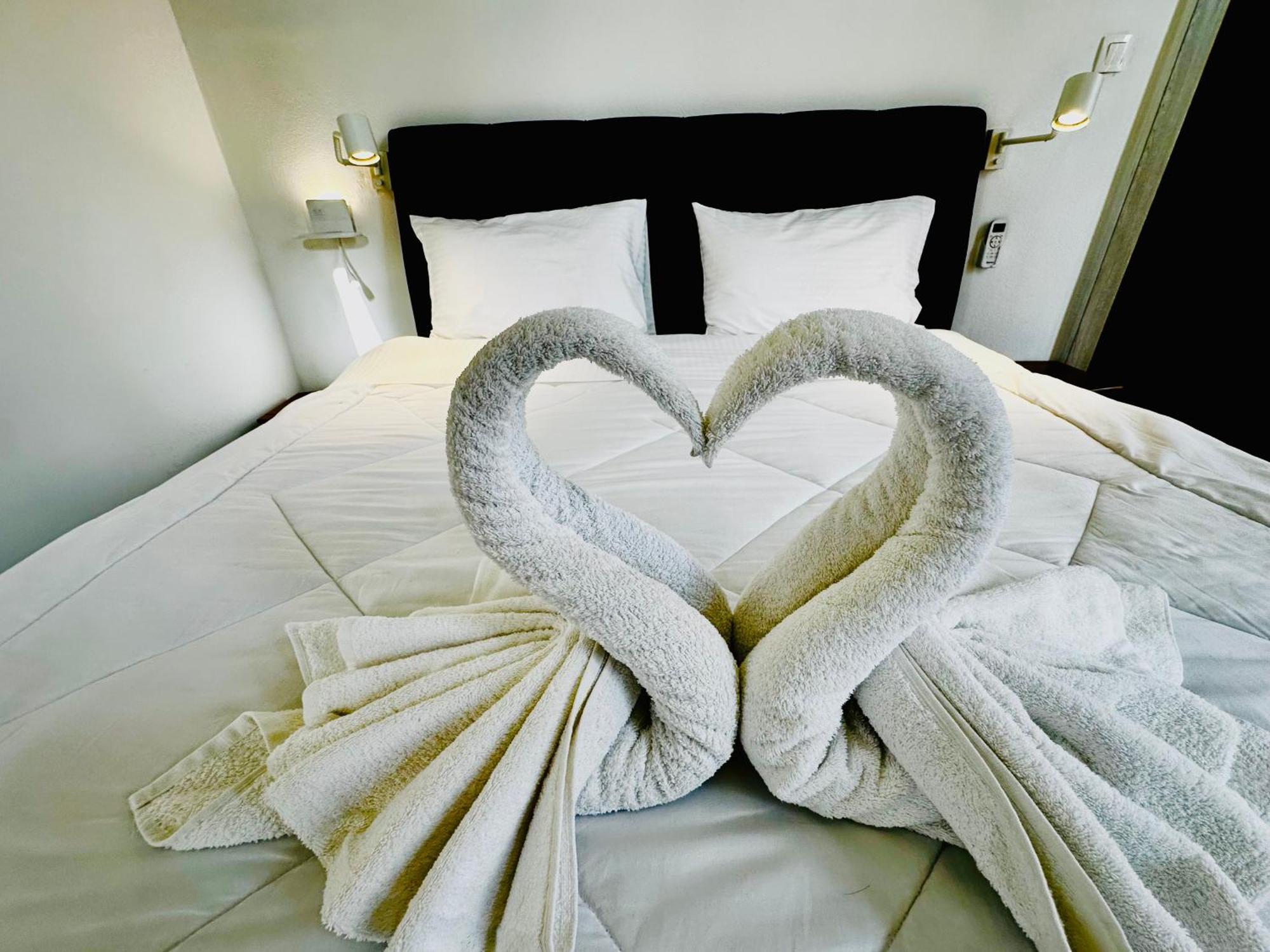 Travelers Luxury Suites, Studios & Apartments Korfu Dış mekan fotoğraf