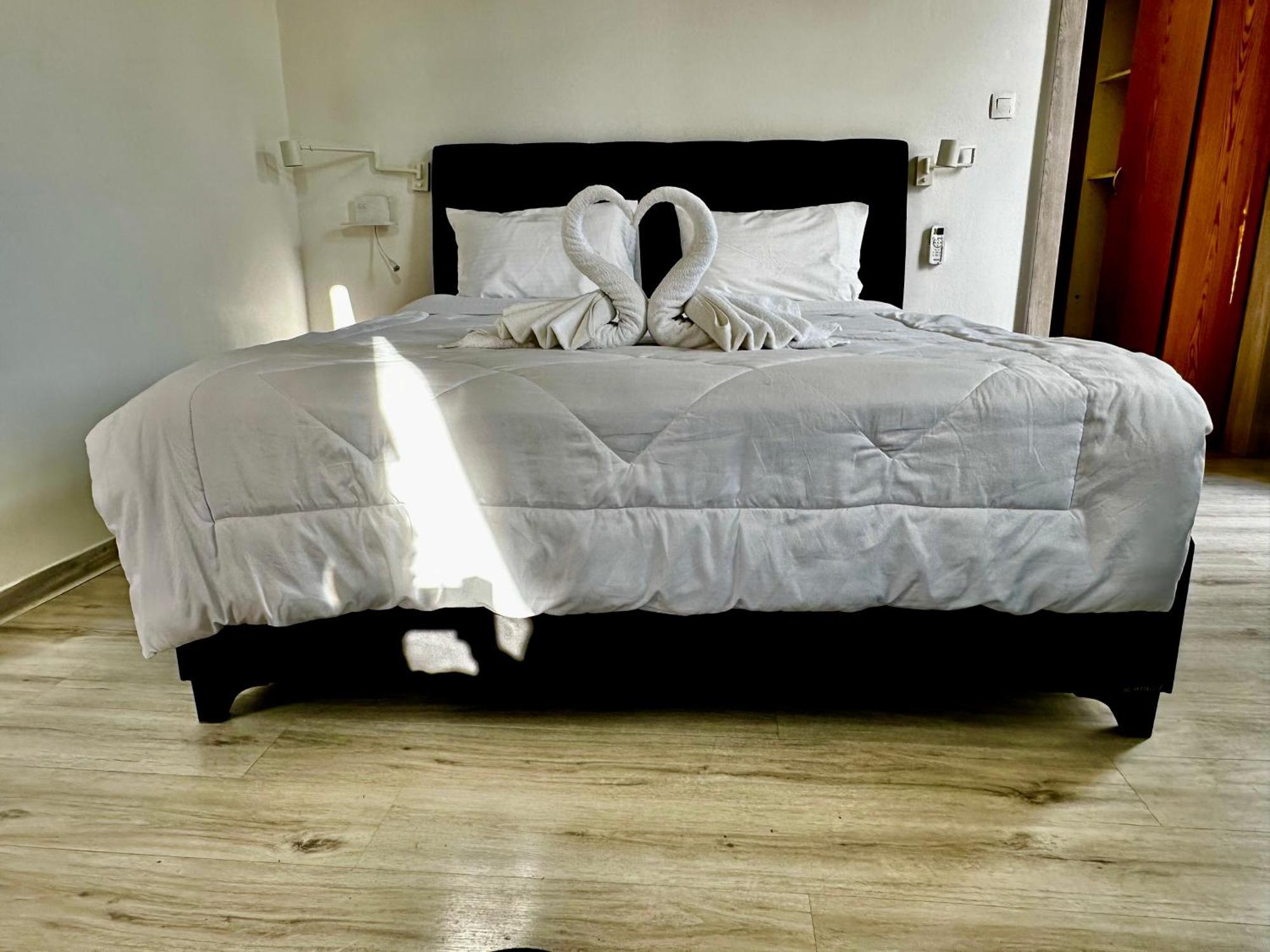 Travelers Luxury Suites, Studios & Apartments Korfu Dış mekan fotoğraf